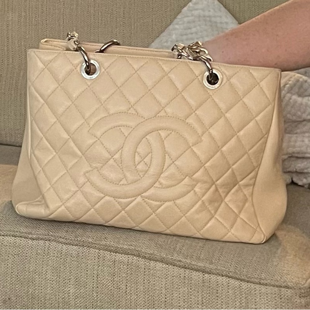 CHANEL beige hand bag